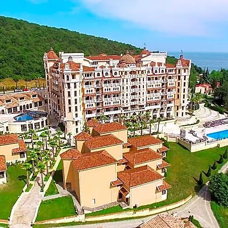 Royal Castle Design & فندق سفيتي فلاس