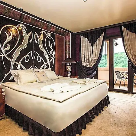 فندق Royal Castle Design &
