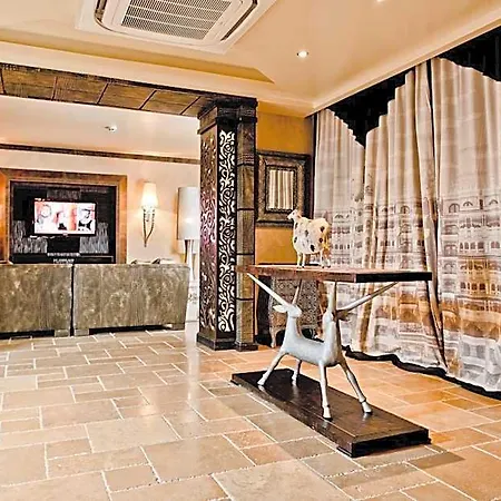 酒店 Royal Castle Design &