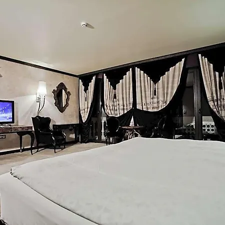 Royal Castle Design & 圣弗拉斯