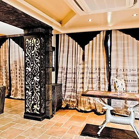 Royal Castle Design & 酒店