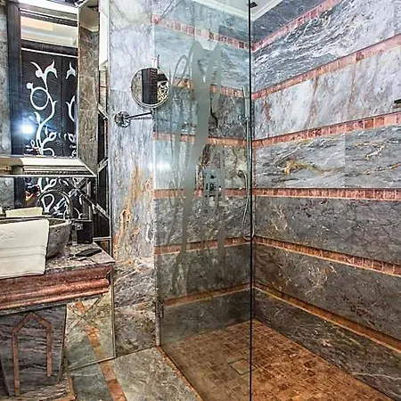 Royal Castle Design & فندق 5*