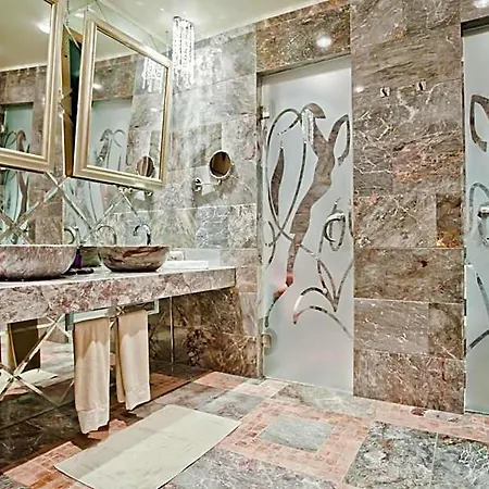 Royal Castle Design &