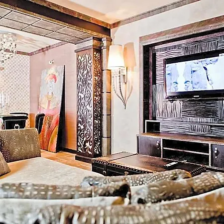 Royal Castle Design & 5* 圣弗拉斯