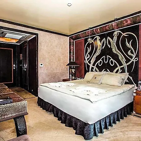 فندق Royal Castle Design &