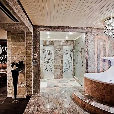 Royal Castle Design & 酒店