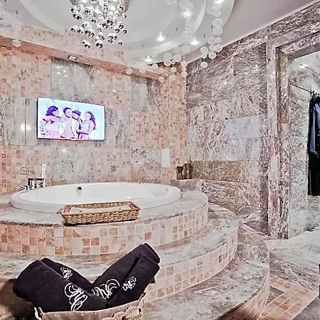 Royal Castle Design & سفيتي فلاس